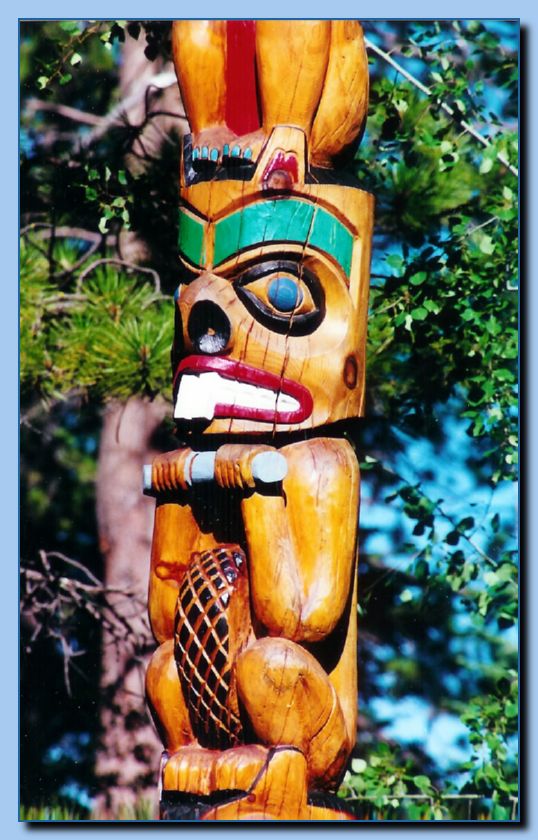 2 093 Totem Traditional Archive 010